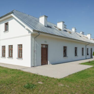 Budynek Miejsko-Gminnej Biblioteki Publicznej .