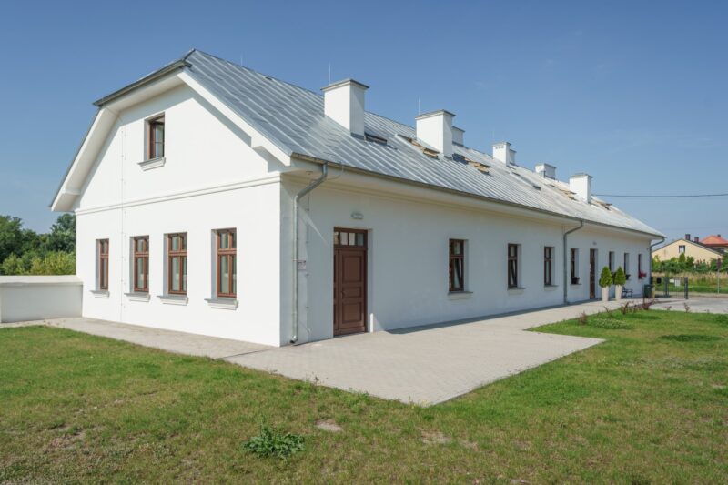 Budynek Miejsko-Gminnej Biblioteki Publicznej .